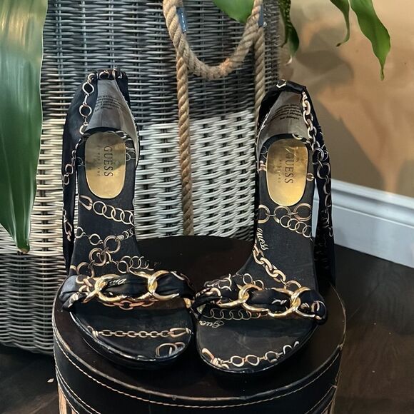 Guess sandals / Size 8 - Picture 4 of 15